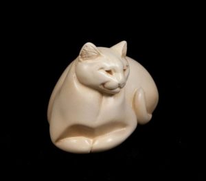 Lady Pebble Cat - Ivory color