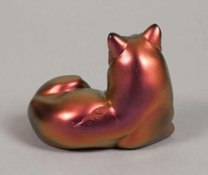 Pebble Wolf - red/gold - back view