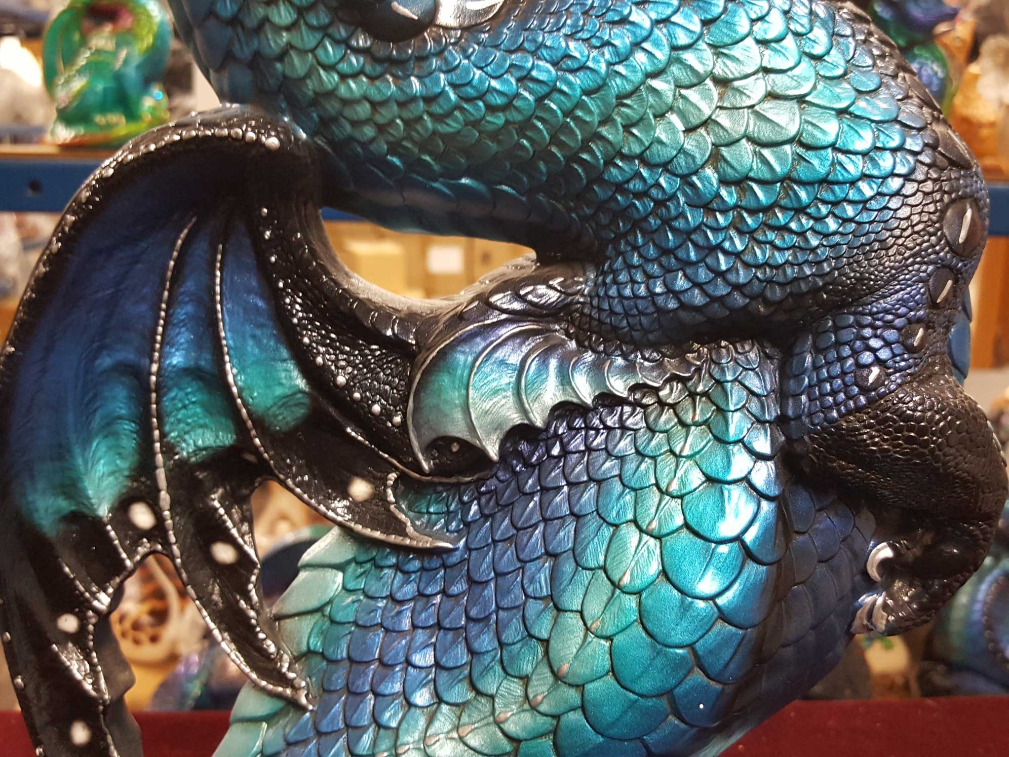 Windstone_dragon_Emperor_Blue-Morpho_Closeup