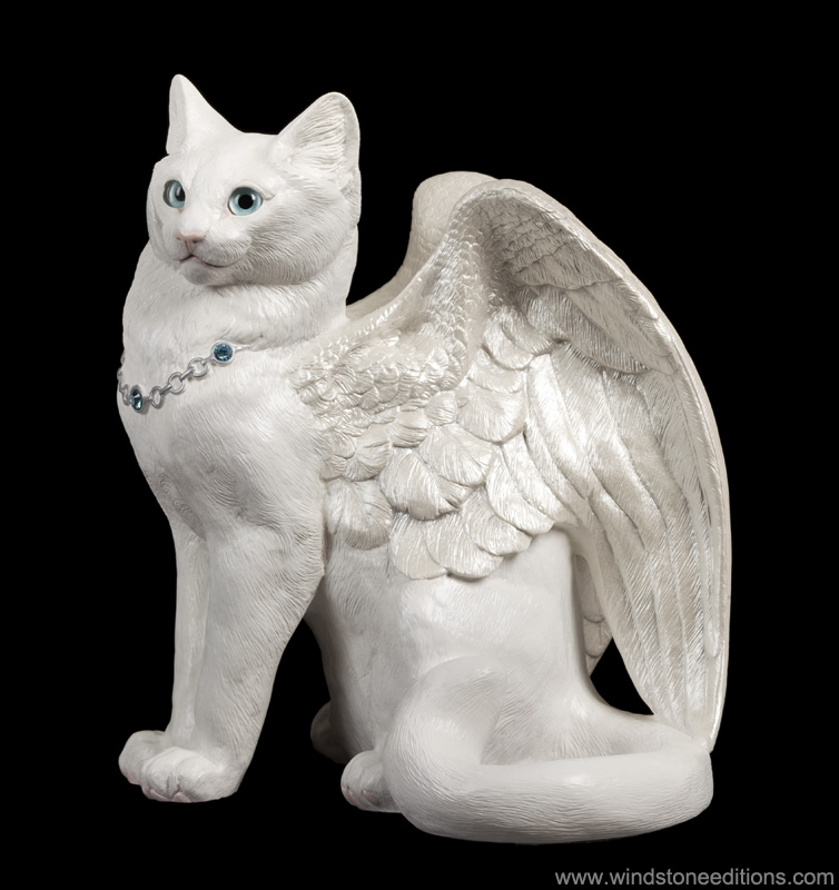 LargeFlapcat_SnowWhite_pic1