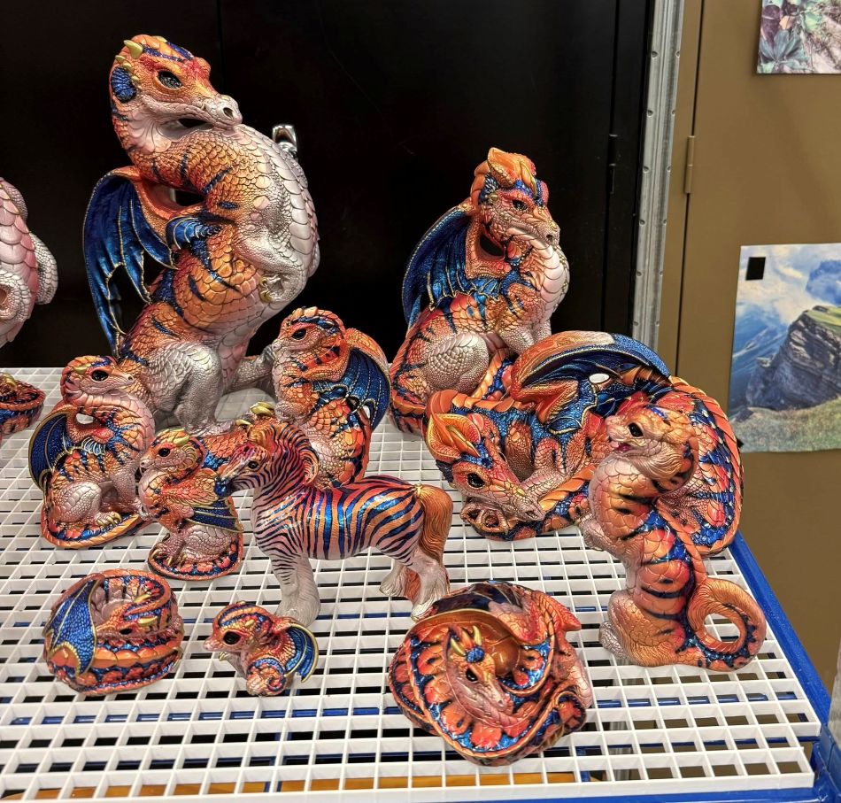 Windstone_test-paints_colorshift-blue-orange_Emp-Male_Mother_950wide